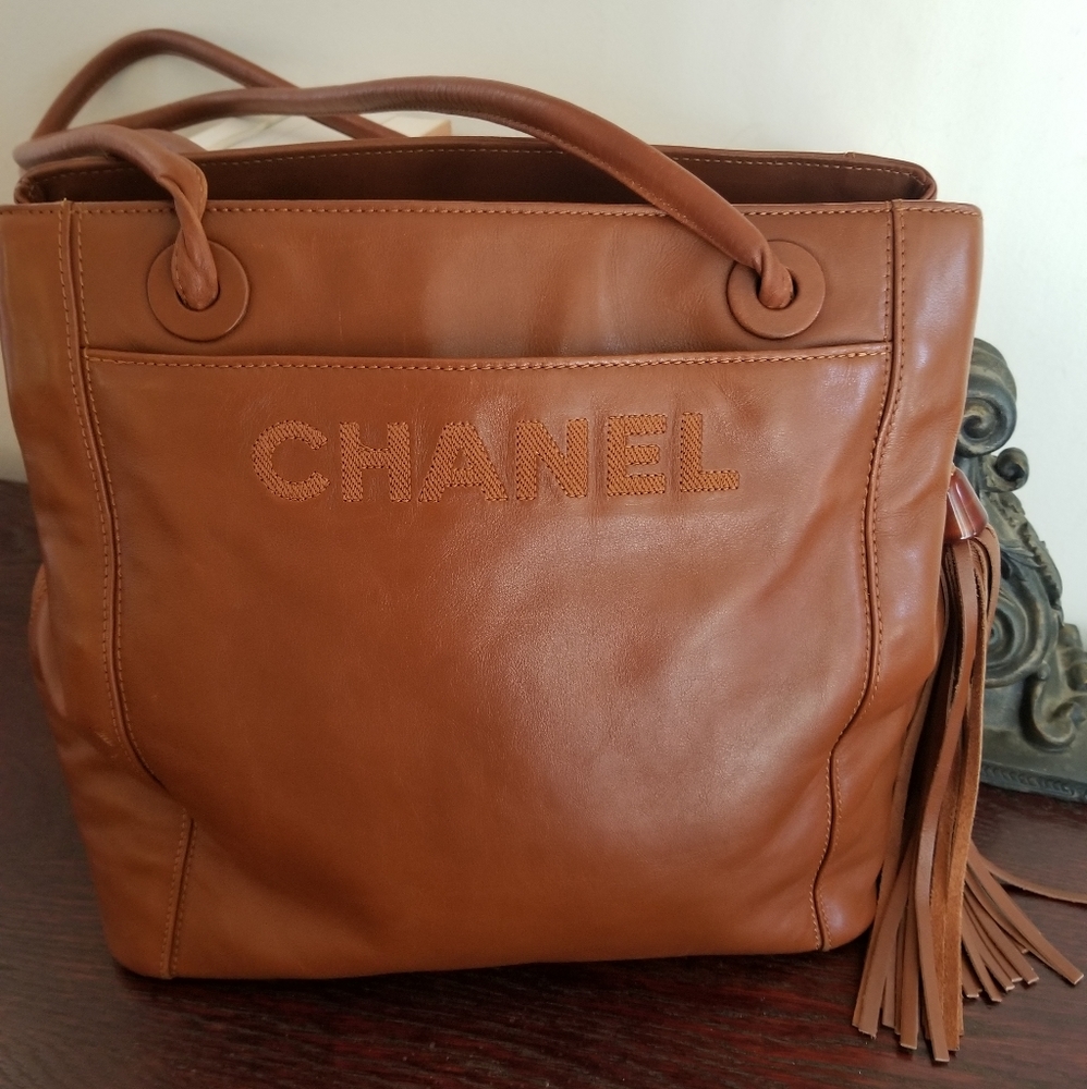 Sale! Vintage Chanel  tassel shoulder bag - Picture 4 of 16